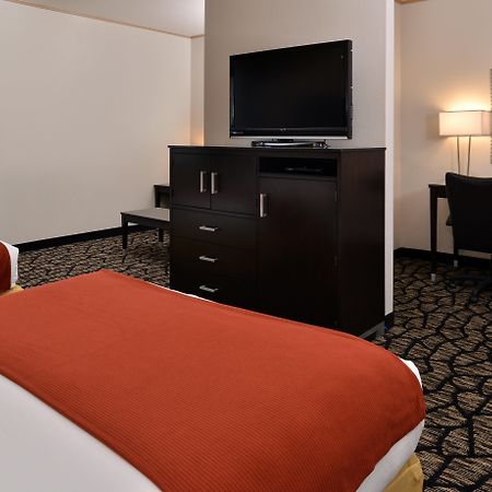 Holiday Inn Express & Suites Tacoma South - Lakewood By Ihg Exterior foto