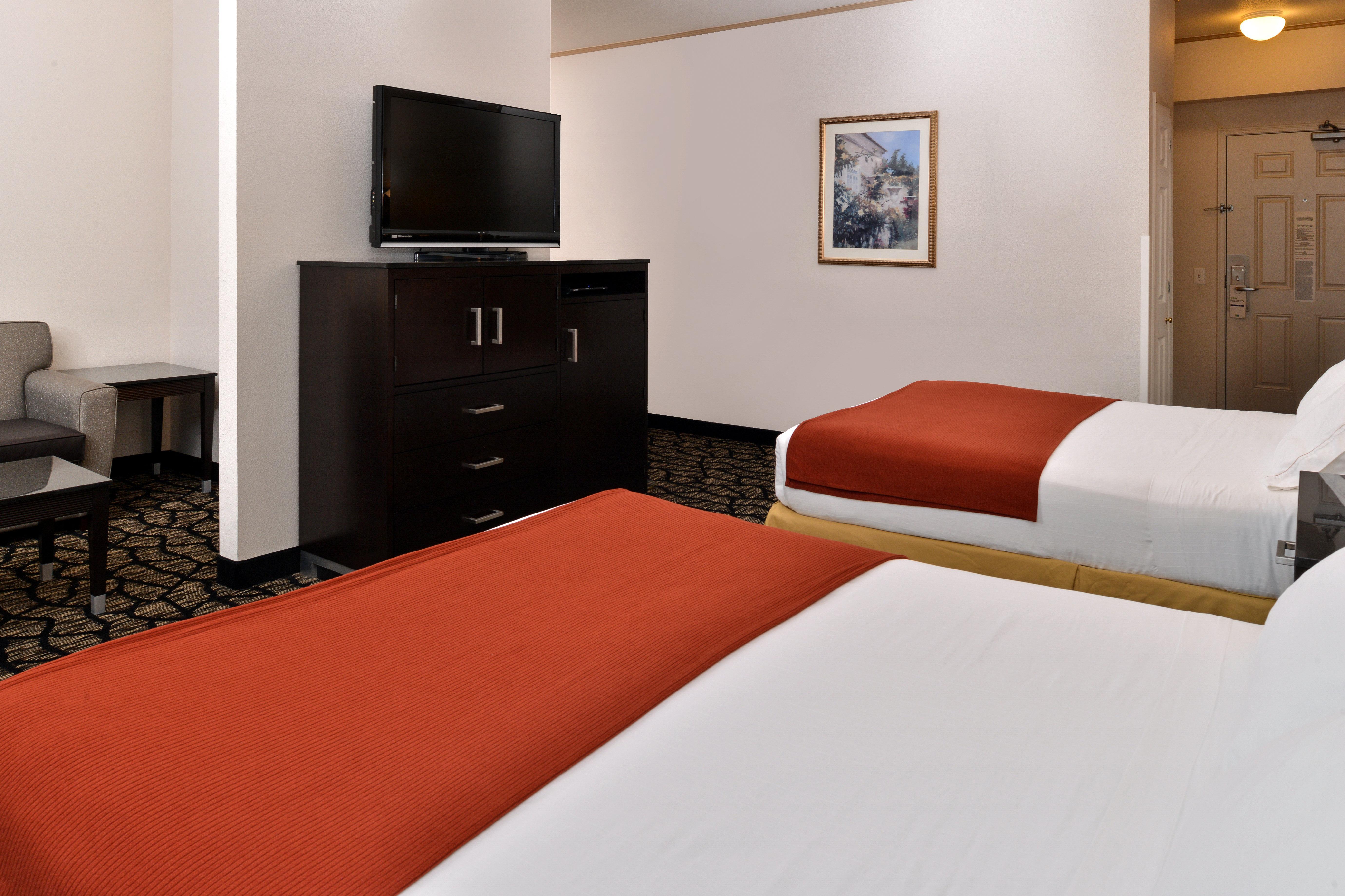 Holiday Inn Express & Suites Tacoma South - Lakewood By Ihg Exterior foto
