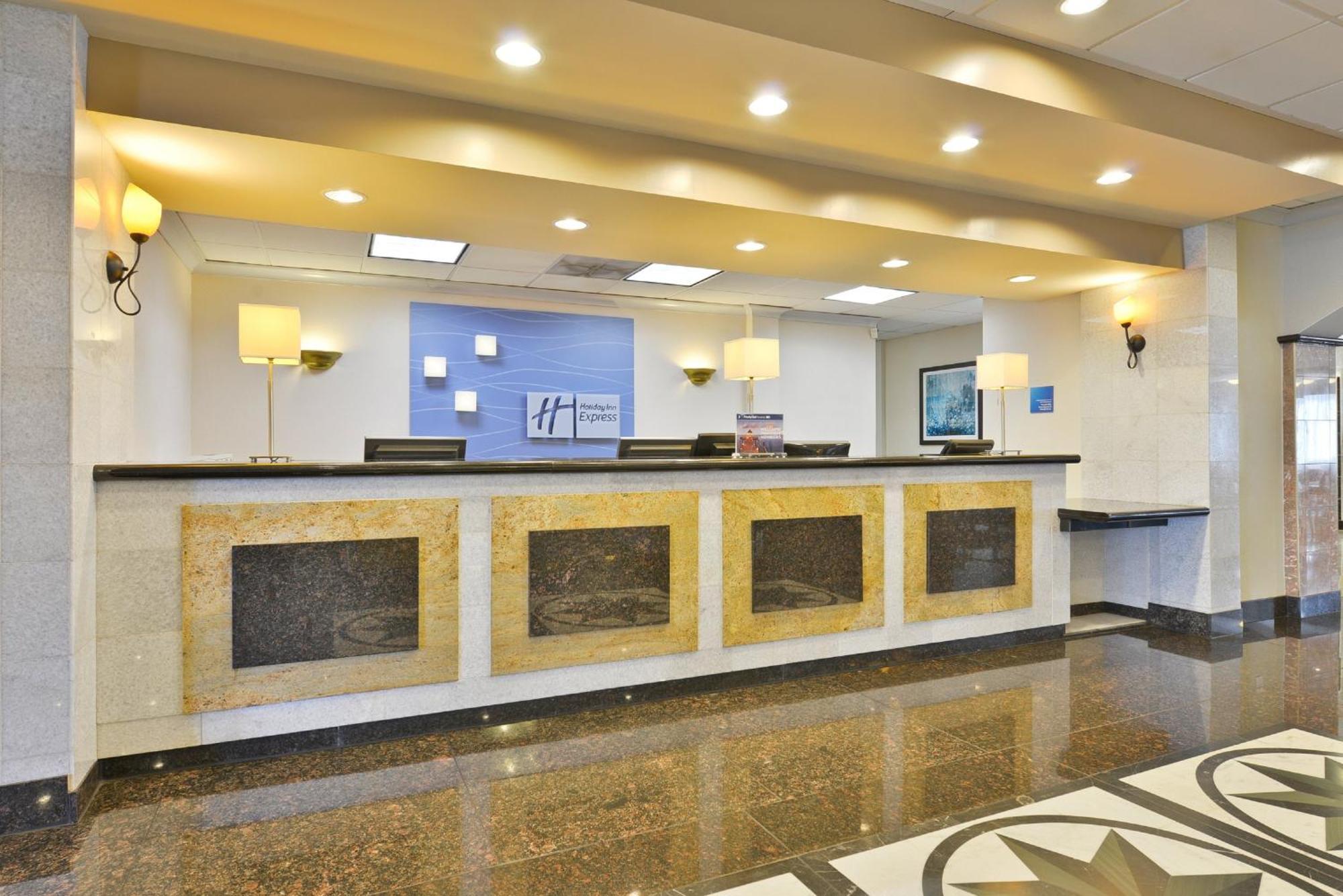 Holiday Inn Express & Suites Tacoma South - Lakewood By Ihg Exterior foto