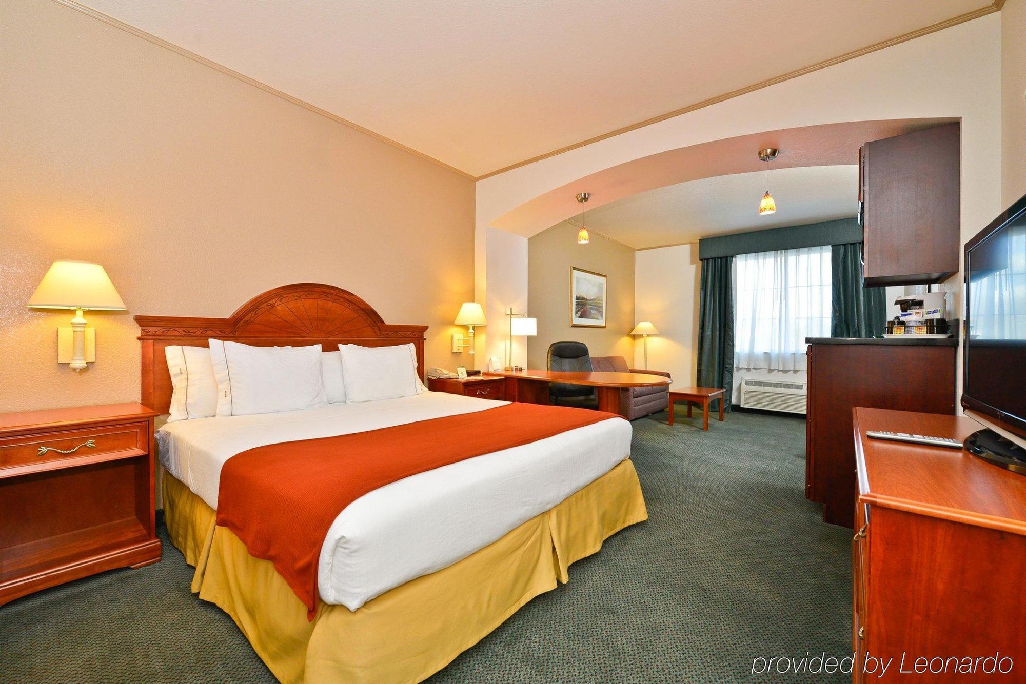 Holiday Inn Express & Suites Tacoma South - Lakewood By Ihg Exterior foto