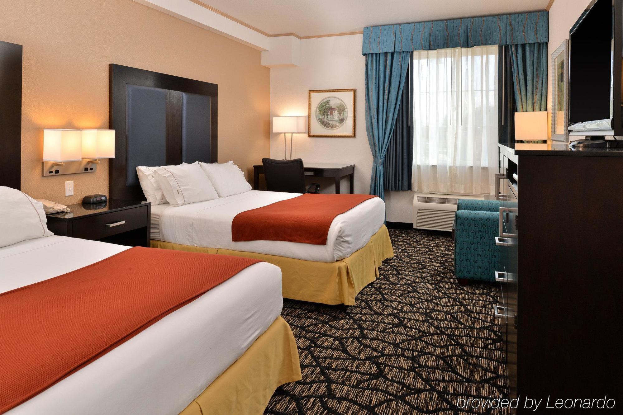 Holiday Inn Express & Suites Tacoma South - Lakewood By Ihg Exterior foto