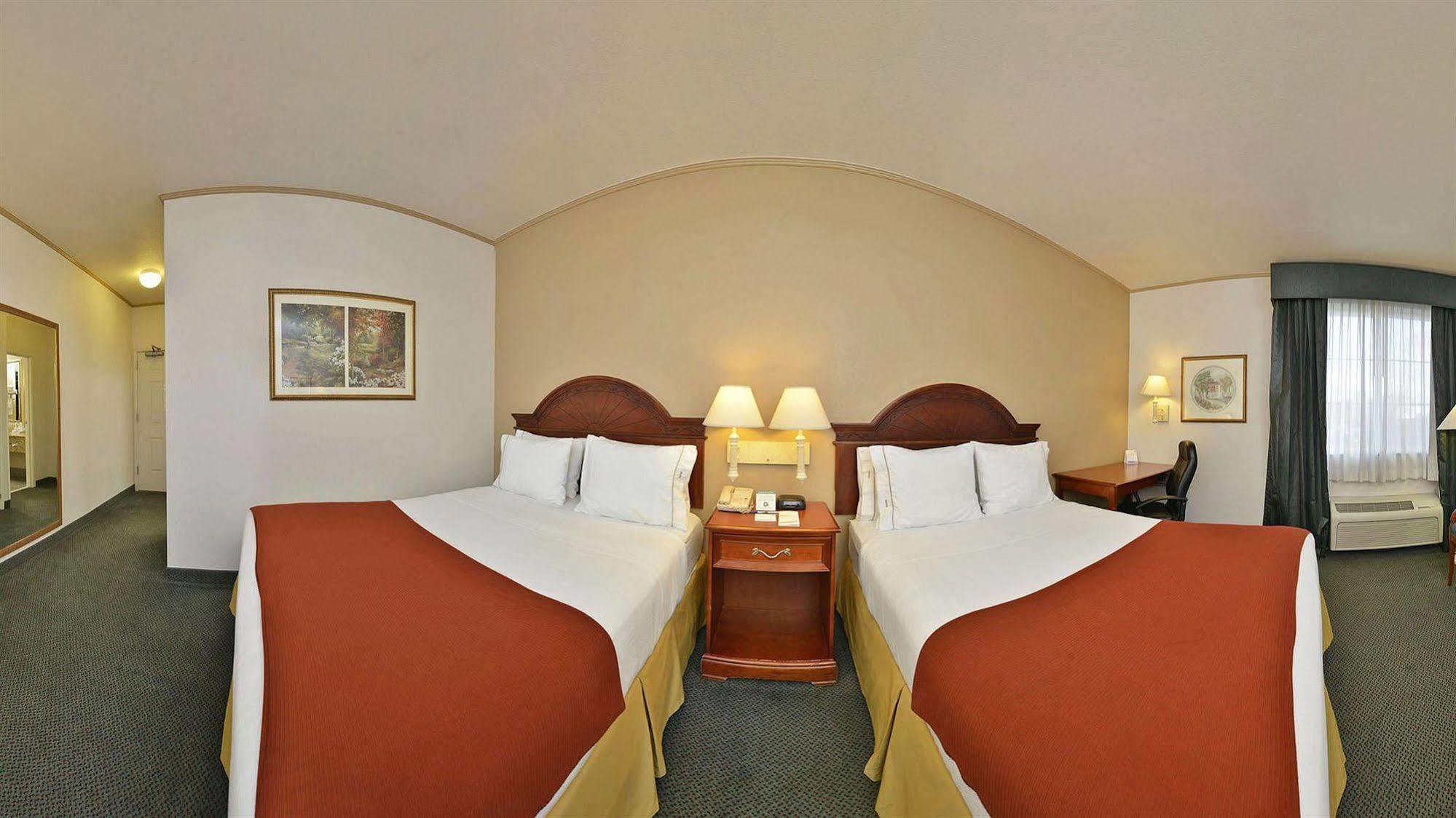 Holiday Inn Express & Suites Tacoma South - Lakewood By Ihg Exterior foto